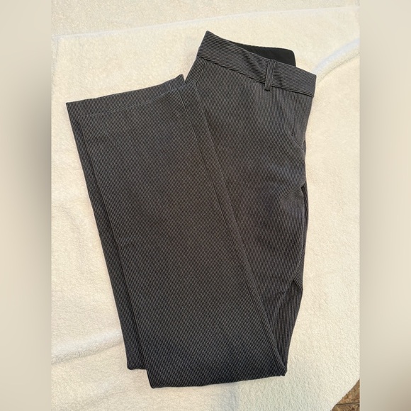 Lot of 5 pair of Women’s Express pants - all size 4 - Picture 4 of 13